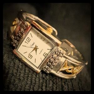 VIVANI WOMENS SILVER & GOLDTONE WATCH